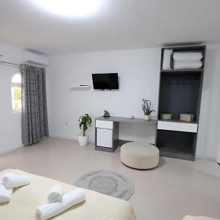 Bed and Breakfast Alesio Κρούγια