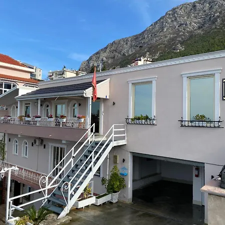 Alesio Bed & Breakfast *