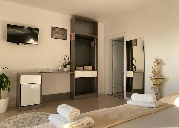 فندق مبيت وإفطار Alesio 4*