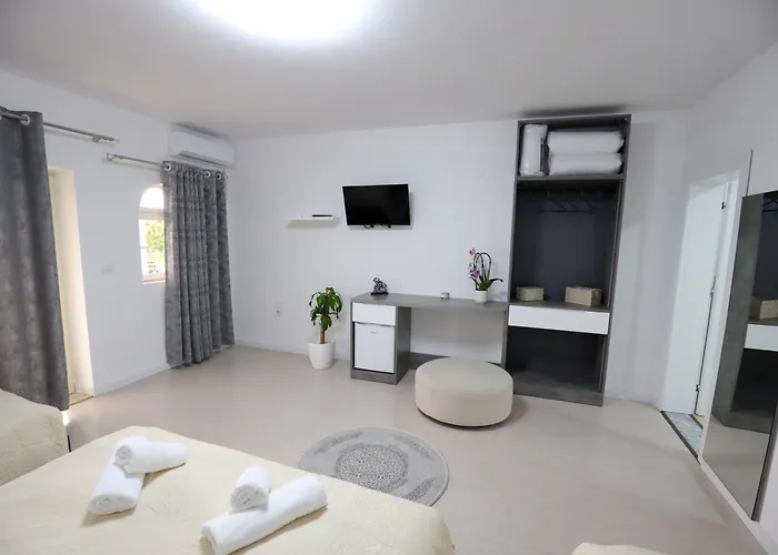 فندق مبيت وإفطار Alesio Krujë